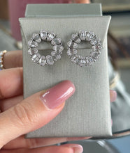 Load image into Gallery viewer, 18kt White Gold Magnet Illusion Earrings